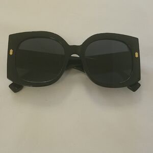 Chic Black Sunglasses